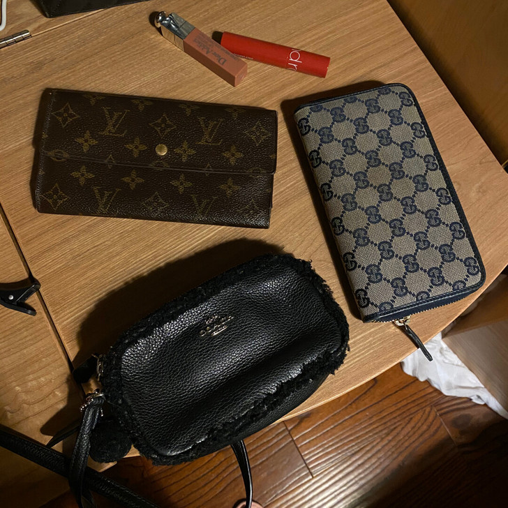 出两个闲置lv gucci钱包一个coac...