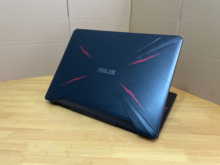 华硕飞行堡垒7 FX95DT，15.6英寸...