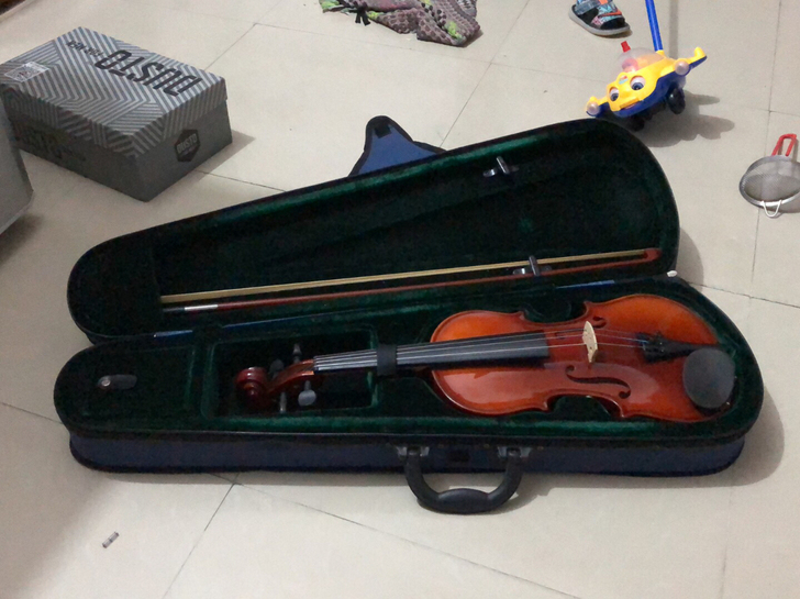 小提琴,买来没用几次,搬家便宜清理