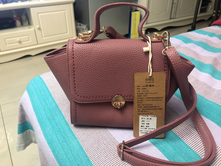 豆沙粉全新单肩包，闲置转卖，低价出！抓紧拍...