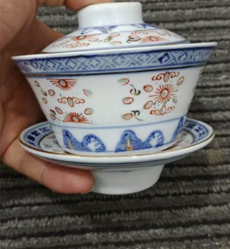 真正50年代出口创外汇的玲珑瓷盖碗非常漂亮...