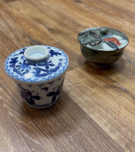 日本回流 一对不搭调的盖杯 图2老青花婴戏...