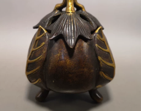 铜鎏金香炉 铜鎏金香炉，器型厚重，形制端正...