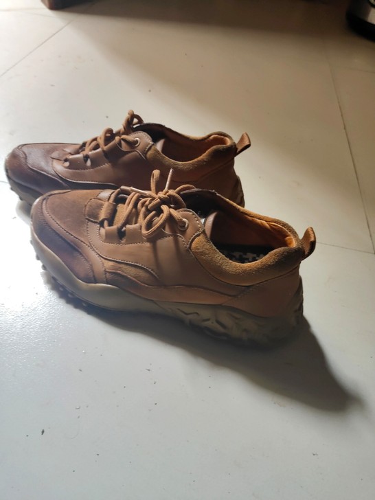 40码骆驼鞋八成新卖给有缘人