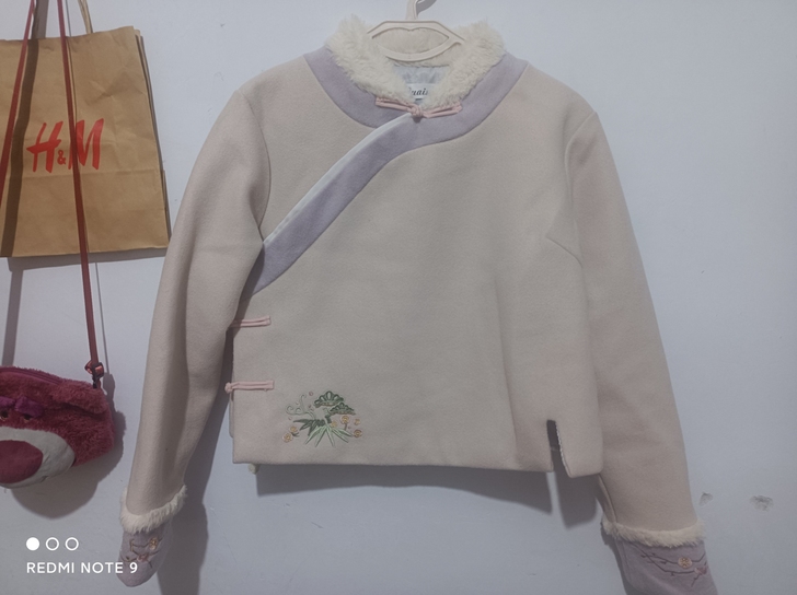 改良版汉服，之前喜欢买的，没咋穿过，价格可...