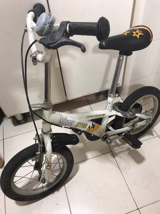 用高档儿童车改制的微小自行车.轻巧方便安全...