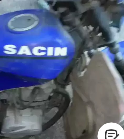 闲置一年多的125摩托车，一打火就着不用预...