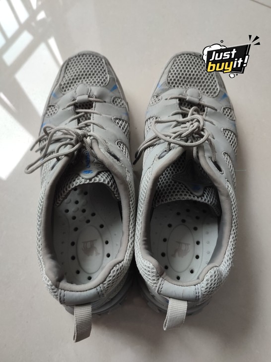 实体店买骆驼鞋,41码,小了,转给有需要的...