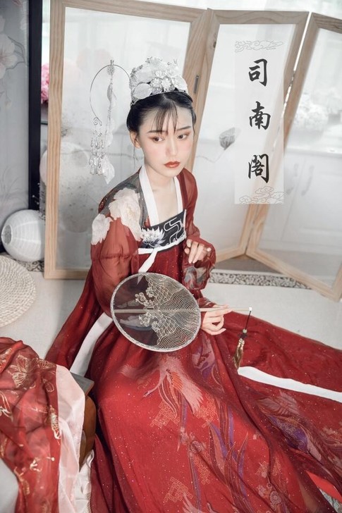 司南阁红鸾汉服女款对襟衫齐胸裙