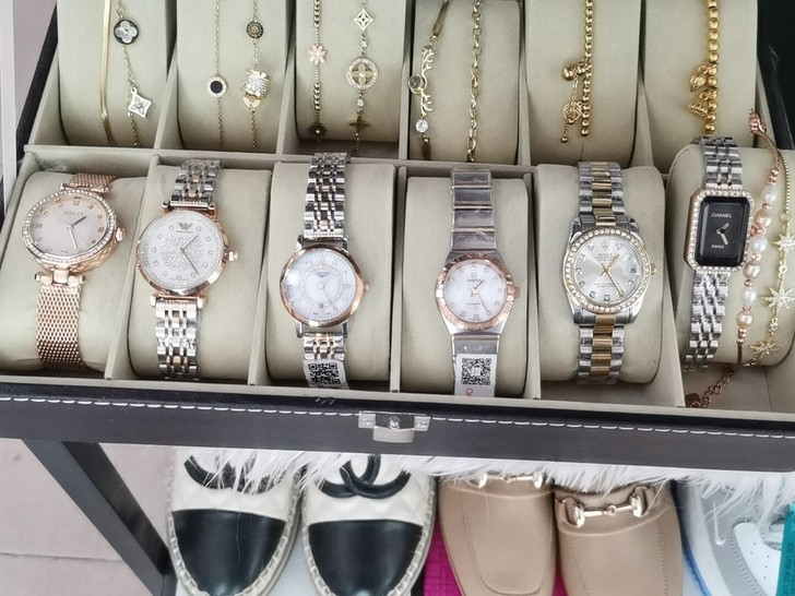 大牌手表特价，全新店里现货，不方便展示lo...