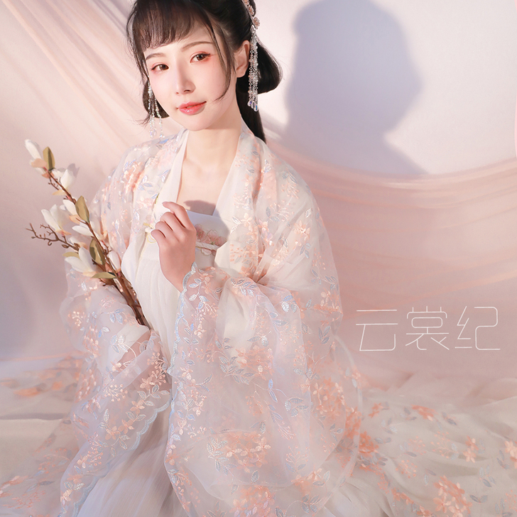 东月棠 民族装舞台装 没穿过 m码 随便出