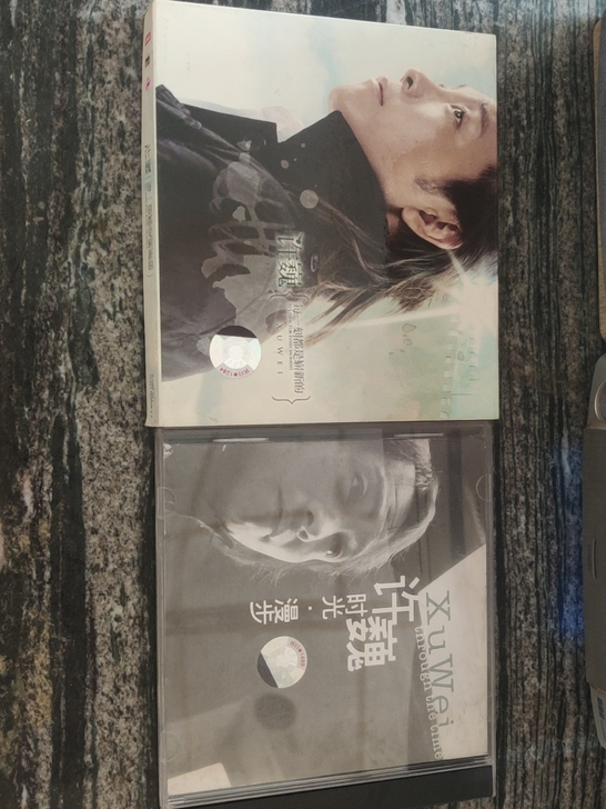 许巍正版cd  有轻微划痕 不影响听歌。两...