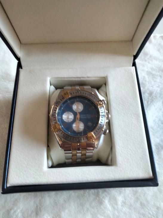 本人以前在日本工作多年，特别喜欢手表买了很...