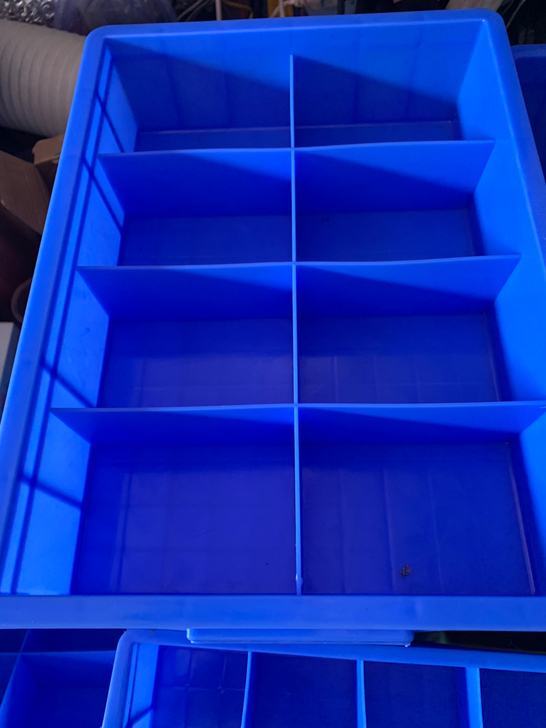 全新收纳盒饰品盒零件盒内八格