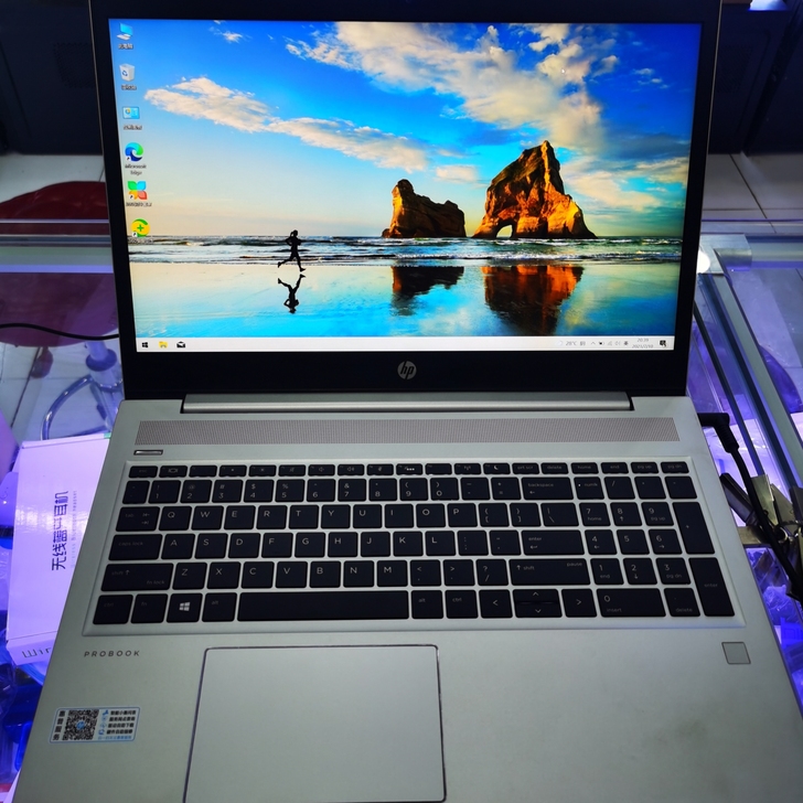 惠普笔记本急售,还有半年保,九九九九新零磨...