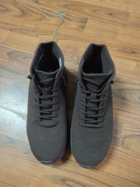 男装中筒靴。中筒休闲鞋。翻毛。99成新。很...