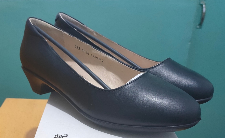 女皮鞋，黑色，全新，37码，包邮。
