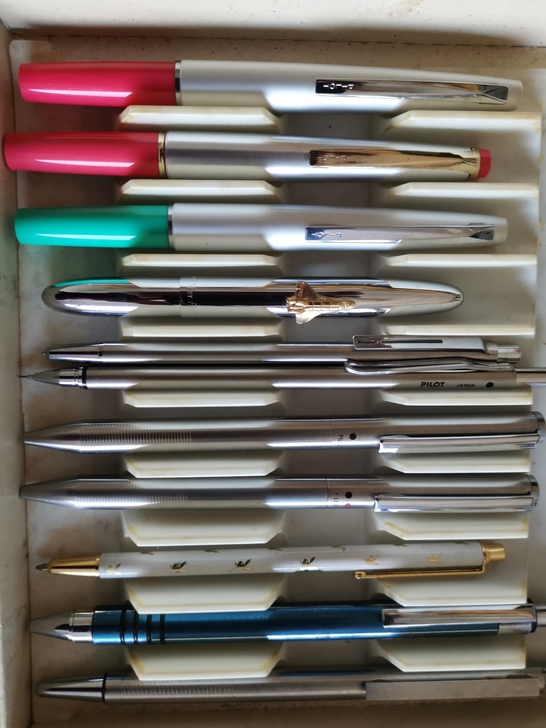 各款品牌二手圆珠笔降价销售,正常使用