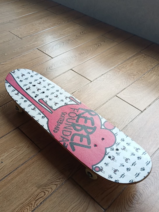 滑板九层新，初学小孩玩