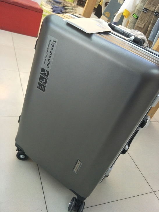 闲置一个26寸非常高档的行李箱,全新未用过...