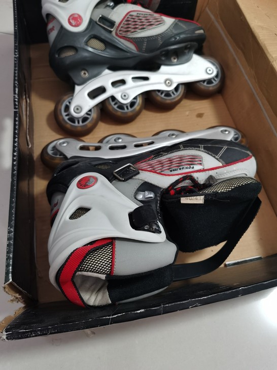 专卖店购买 迈古成人轮滑鞋40/41码 有...