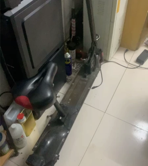 电动滑板车,成色一般,轮子声音有点响,满电...