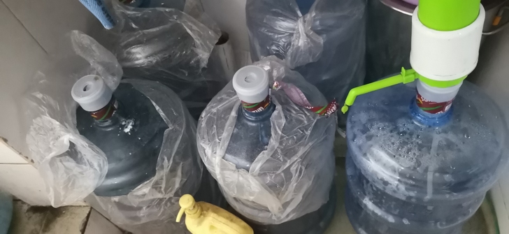 公司开不下去了，5个桶装水桶一起20元有人...