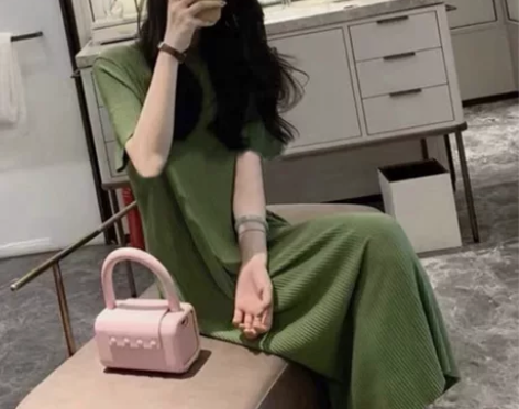针织连衣裙子女夏季2022年新款设计感小众...