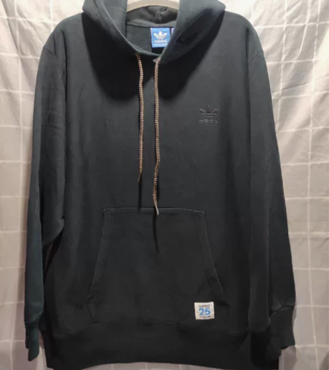 adⅰdas男士连帽卫衣，85新，有穿着痕...