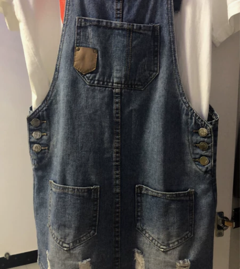 服装店不开了 全新牛仔背带裙便宜卖 适合穿...