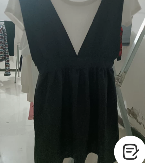 短袖背带裙两件套全新，门店转让，只在店里挂...