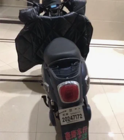 没下就是在 续航40公里 刚换新轮胎 大灯...