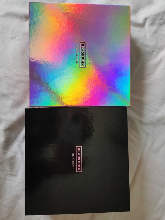 BLACKPINK首张正规专渐变黑 100...