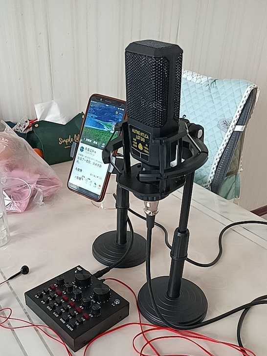 捡漏清仓亏本全新V8手机直播声卡蓝牙全套装...