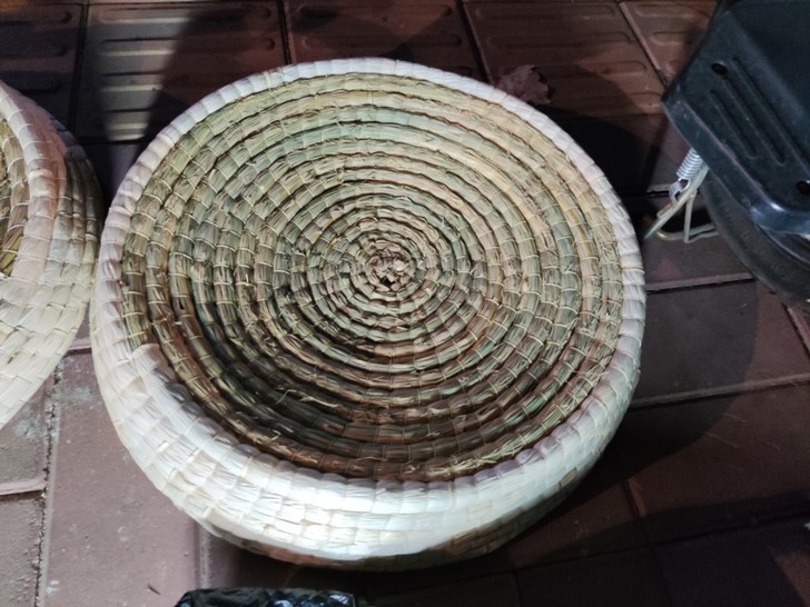 纯手工编织，稻草＋玉米皮，结实耐抓，猫狗超...