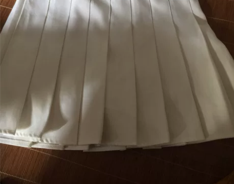 白色百褶裙 长胖了穿不了了 感兴趣的话点“...