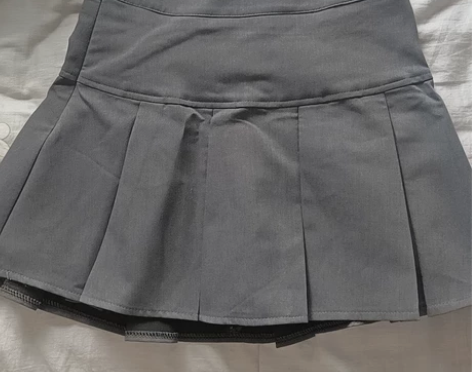 深灰色百褶裙 腰围72，裙长是40，臀围9...