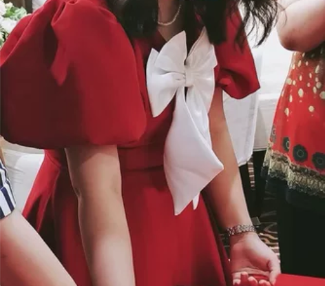 订婚蝴蝶结花苞裙小礼服 订婚穿了一次就闲置...