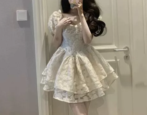 甜辣风方领泡泡袖辣妹连衣裙女夏收腰显瘦艺术...