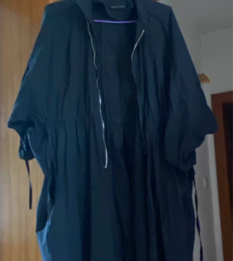 圣迪奥风衣，s码，中长款，几乎全新，设计感...