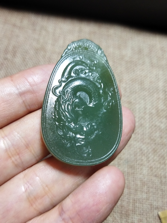 青海和田玉湖水绿龙行天下牌子，玉石玉器玉雕...