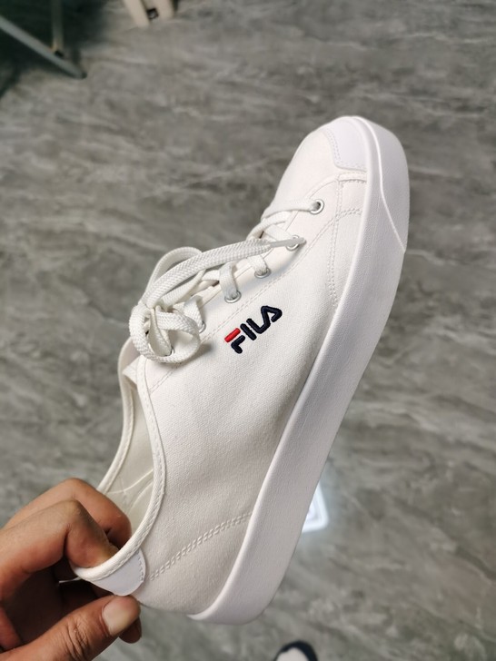 斐乐正品，43码，穿过一次，不是我的风格，...