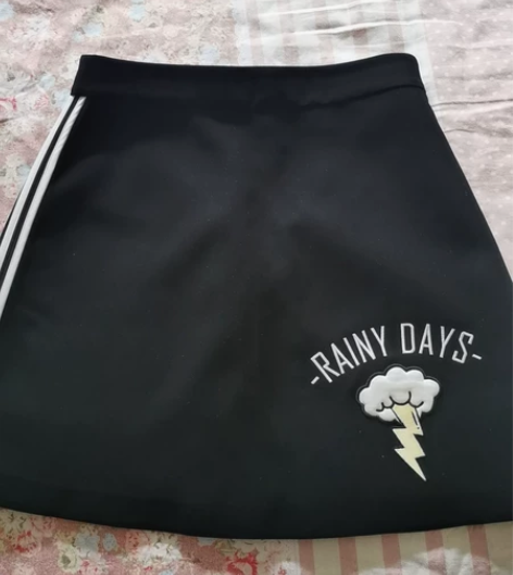 太平鸟短裙，适合春秋冬穿，运动风，几乎全新...