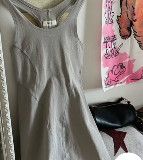 smfk大家不陌生吧，运动风包臀裙超显身材...