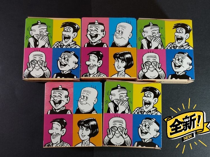 香港漫畫～老夫子不乾膠郵票五盒。每盒40枚...