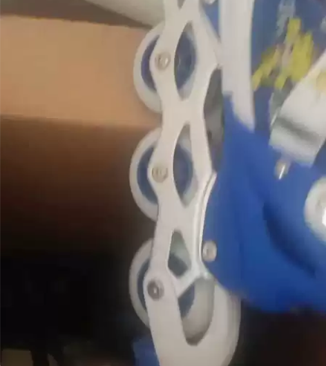 全新溜冰鞋套装 感兴趣的话点“我想要”和我...