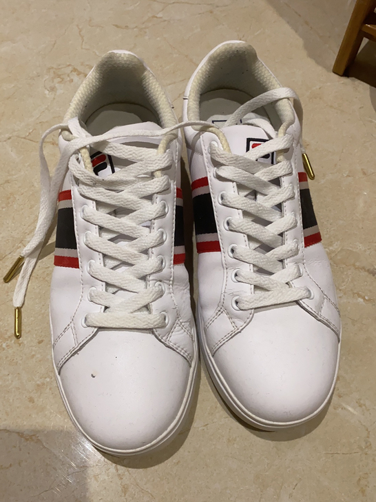 正品斐乐小白鞋   就穿了两次，还很新