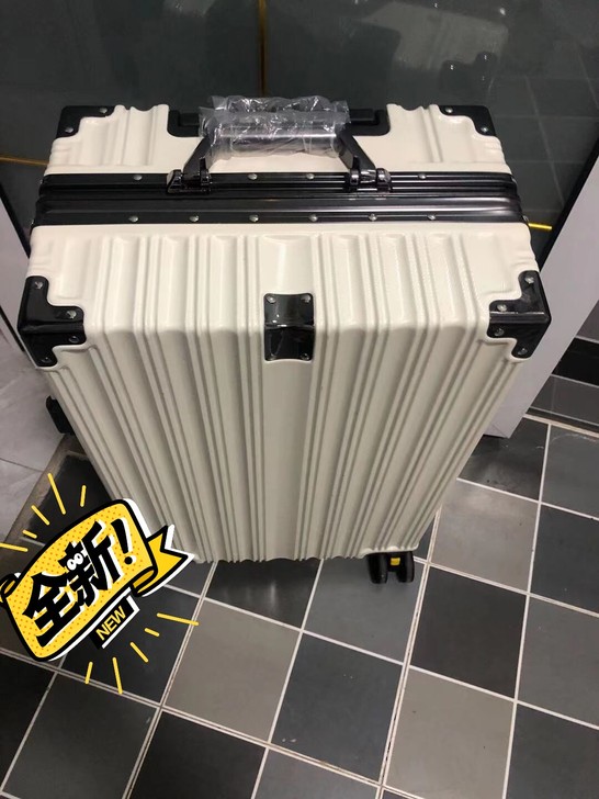 箱包旗舰店不干了，清库存，铝框行李箱拉杆箱...