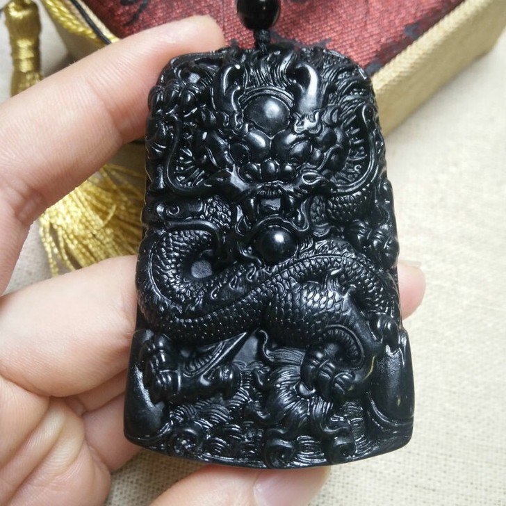 新疆墨玉龙牌吊坠天然墨绿玉生肖龙牌项链精雕...