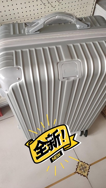 出售，闲置全新26寸拉链行李箱2个，一个7...